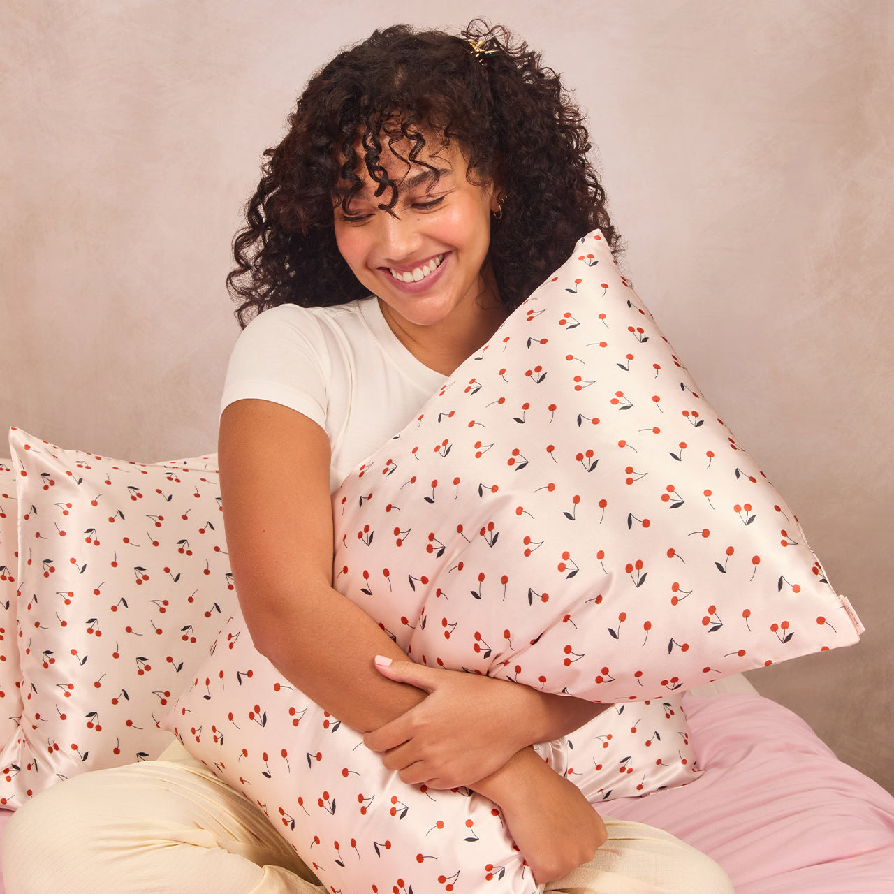 500386-501024-SatinPillowcase-SeasonalCollection-CherryPrint-Model-6-1280x1280px