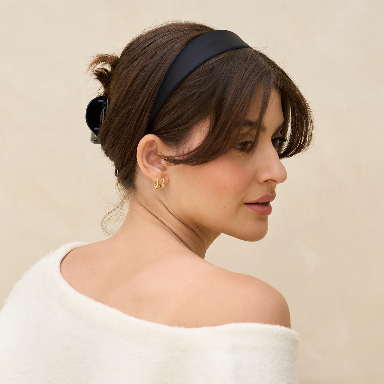 503813-RecycledFabricSatin_VelvetHeadbands-2pc-Black_Chocolate-Hair-Model-Opt1-1280x1280px