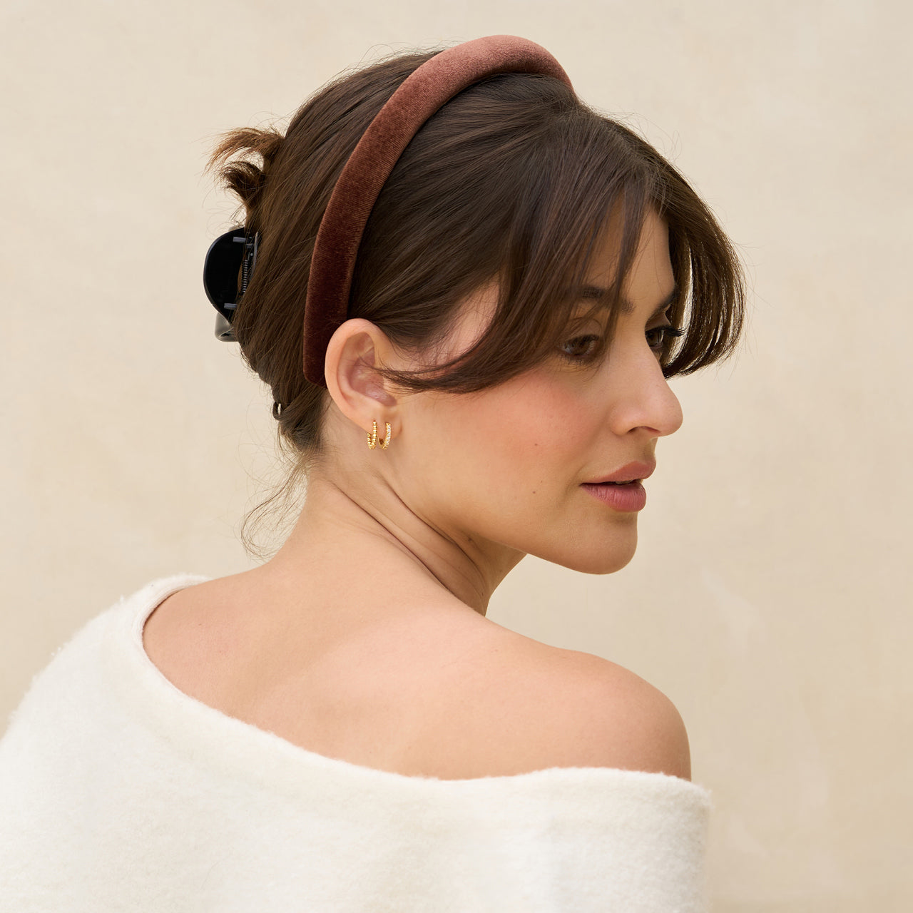 503813-RecycledFabricSatin_VelvetHeadbands-2pc-Black_Chocolate-Hair-Model-Opt2-1280x1280px