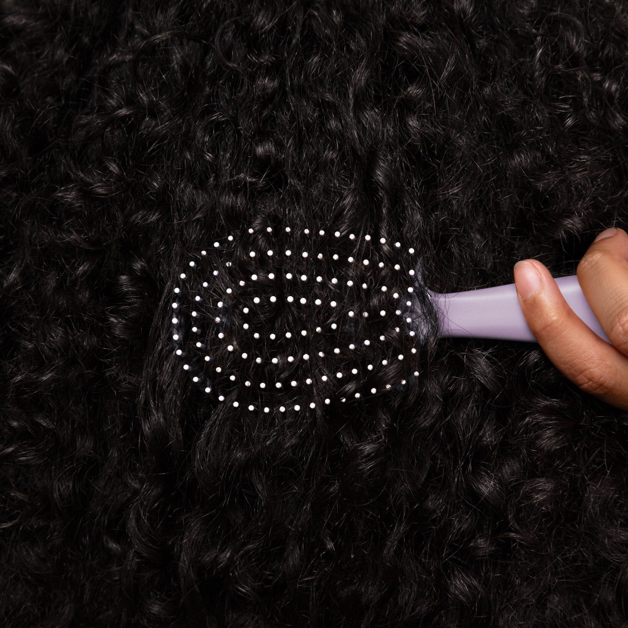 504810-MiniDetanglingFlexiBrush-Pro-SoftViolet-Model-3-1280x1280px