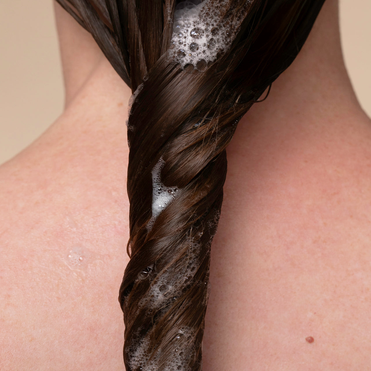 505886-505909-505923-505947-507873-505961-LiquidShampoo-Model-1280x1280px