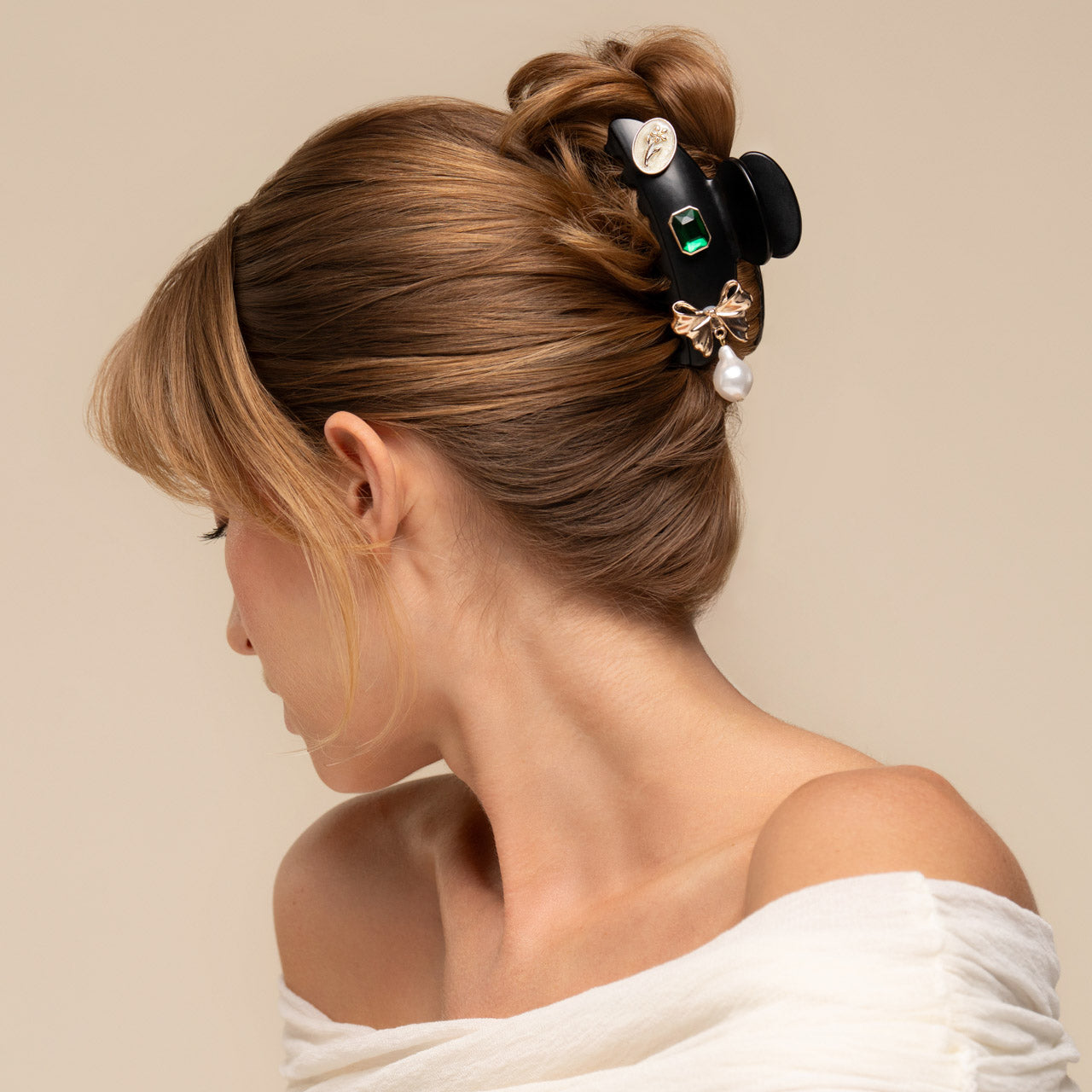 509174-KitschPop-Charms_CurvedClawClip-7pc-Set-Vintage-Black-Model-2-1280x1280px