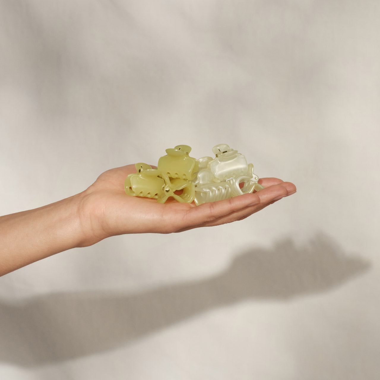 509259-CoastalCottage-MiniJellyCloudClips-8pc-PearlizedCream_ButterYellow-Model-1280x1280px