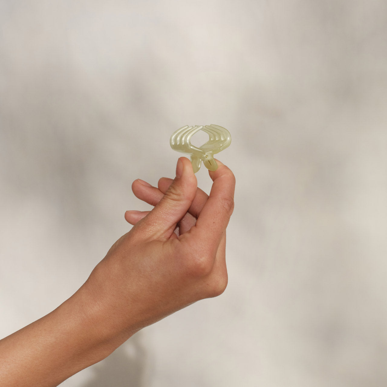 509259-CoastalCottage-MiniJellyCloudClips-8pc-PearlizedCream_ButterYellow-Model-4-1280x1280px