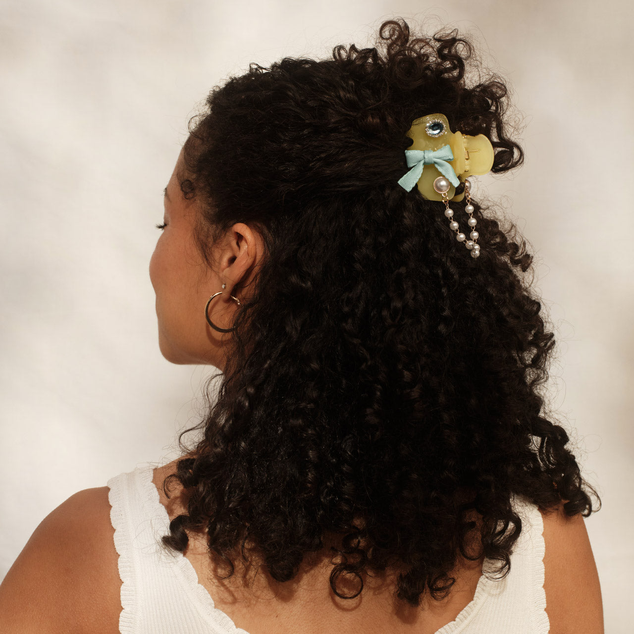 509402-509488-CoastalCottage-KitschPopCloudClip-7pc-ButterYellow-Collection-6pc-Model-4-1280x1280px