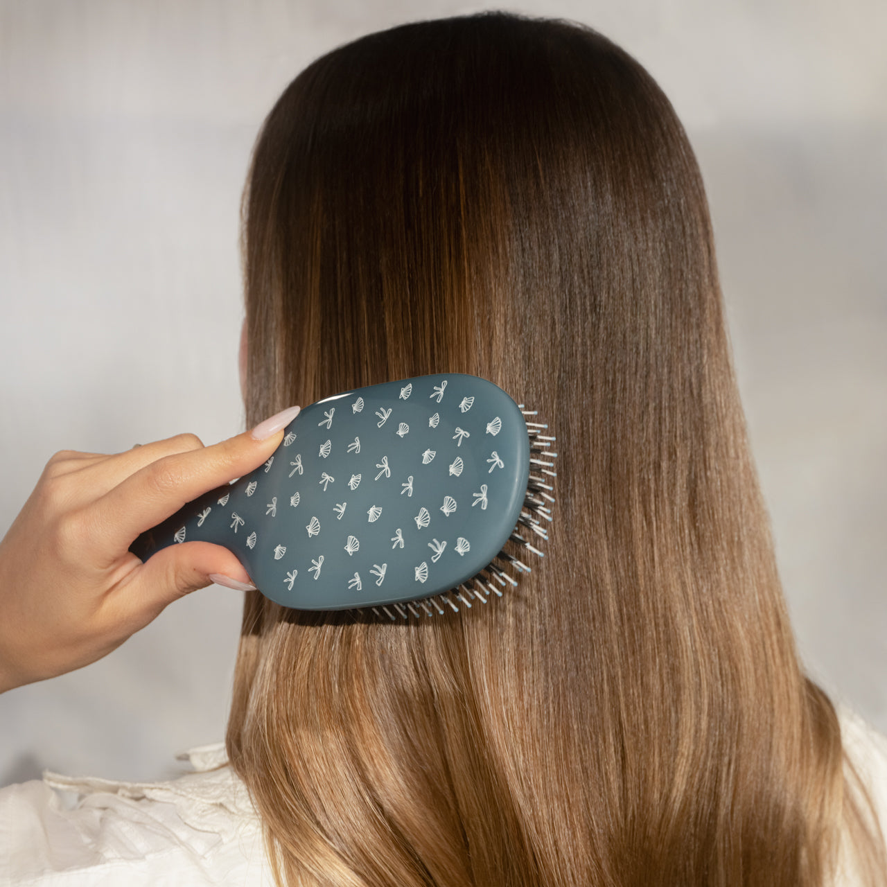 509501-CoastalCottage-Smooth_PolishBrush-CoastalBlue-Model-5-1280x1280px
