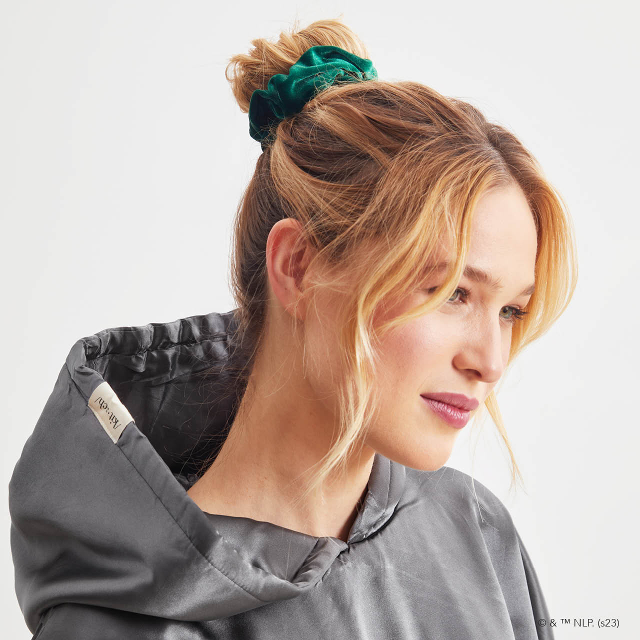61944-9494-ElfxKitsch-Model-Scrunchies-2pc-Glazey-Charcoal-1280x1280px