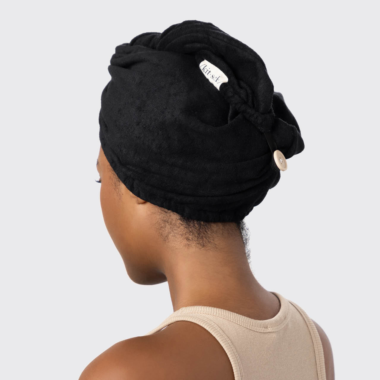 6363-EcoFriendly-HairTowel-Model-Cleanse-Black-3-1280x1280px