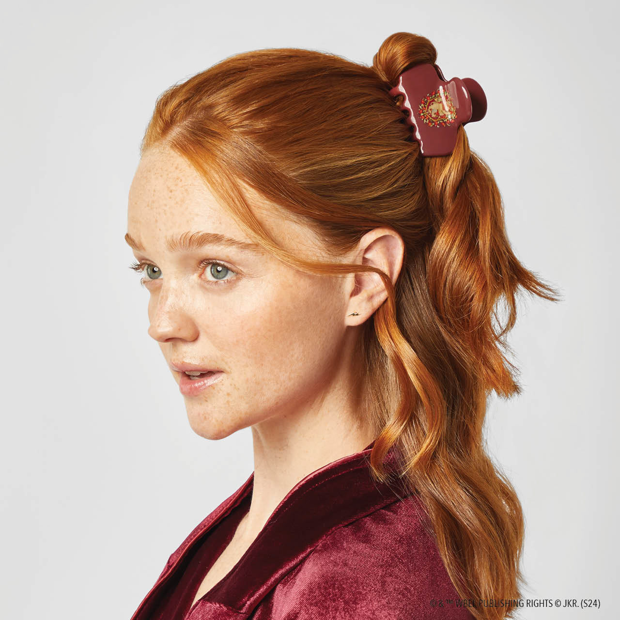 66697-HarryPotterxKitsch-RecycledPlasticClawClip-1pc-Gryffindor-Model-1280x1280px